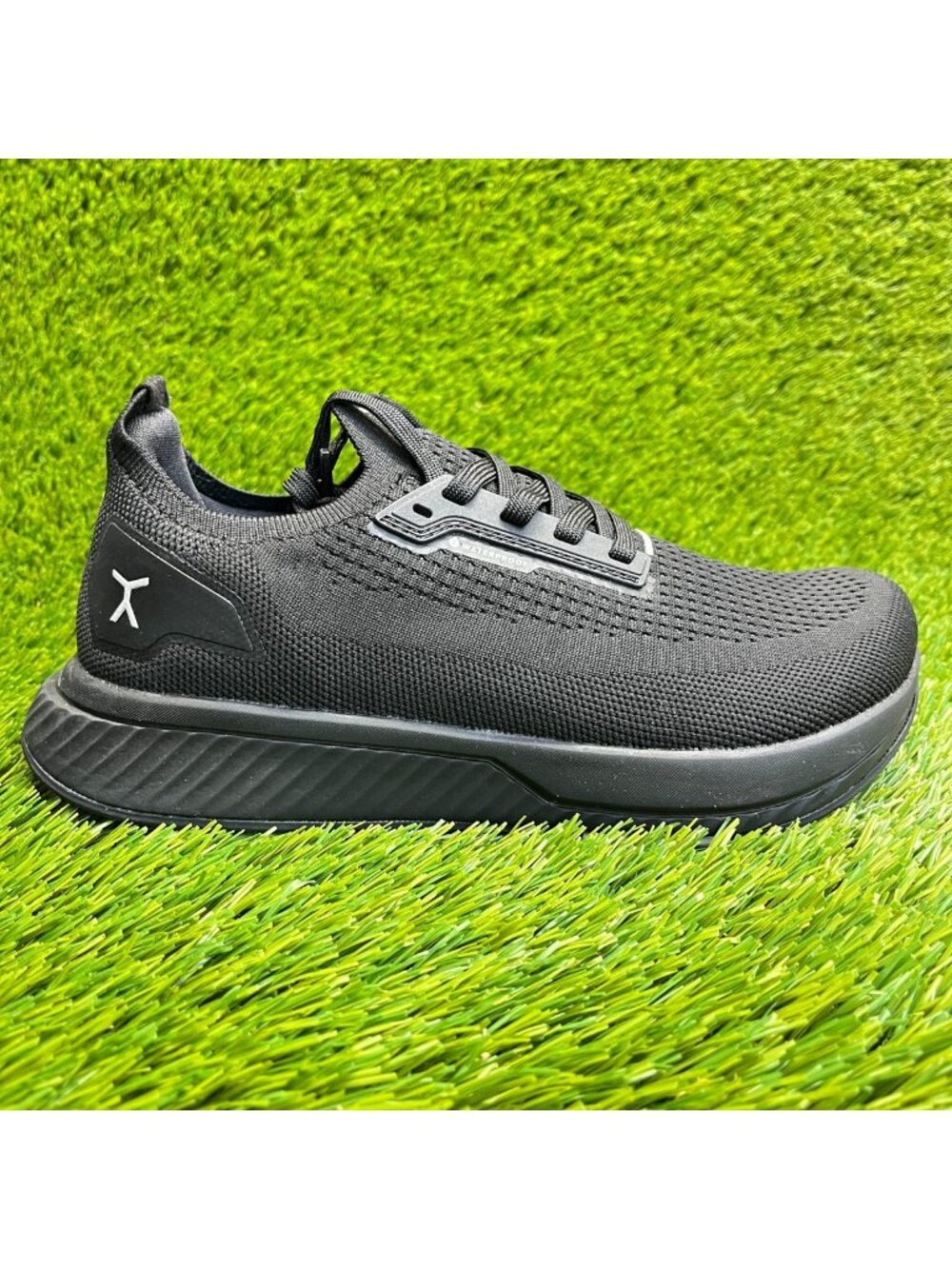 Flux Adapt Waterproof Runner Stealth Black Womens Size 8.5 Athletic Knit Shoes